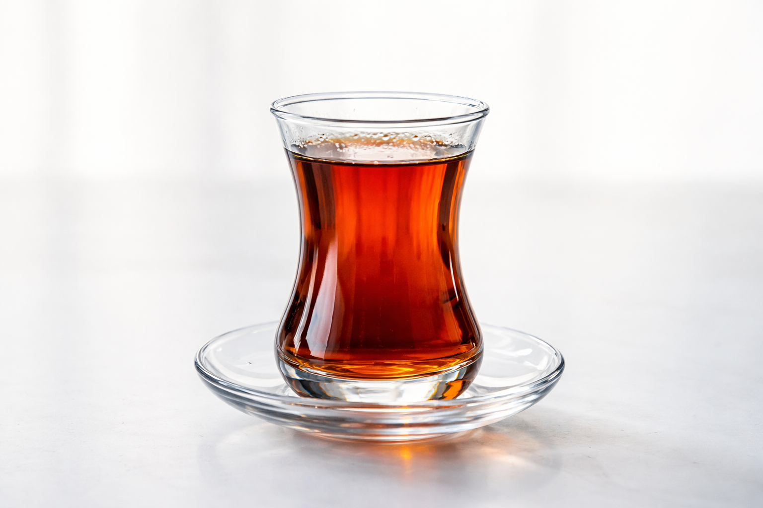 İnce belli çay bardağı